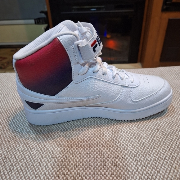 Fila High Tops men\'s size 7.5 NWOT. White with red ombre accent. main image 5